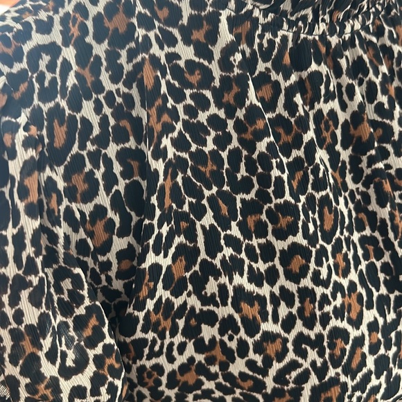 Cute J. Crew leopard print top size XS - Picture 2 of 5